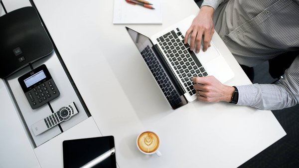 Consultez un site d'astuces pour vous lancer dans l'entreprenariat et développer un business