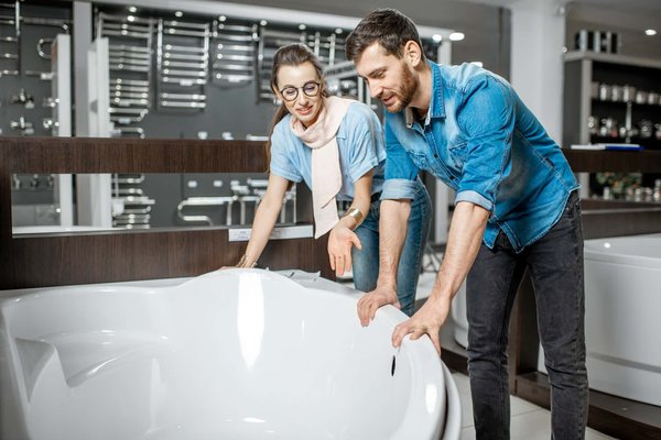 Quels sont les dispositifs innovants pour sécuriser l'utilisation de la baignoire pour les PMR et les seniors ?