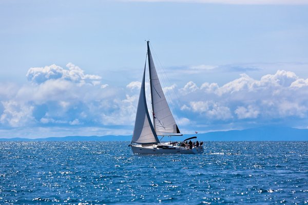 Les yachts solaires : l'avenir de la navigation écologique.